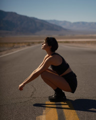 Taylor Hill for Alo Yoga фото №1413194