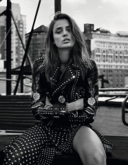 Taylor Hill - photoshoot for TOPSHOP Autumn/Winter Campaign фото №980135