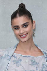 Taylor Hill - Emporio Armani Fashion Show 02/23/2023 фото №1364792