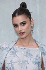 Taylor Hill - Emporio Armani Fashion Show 02/23/2023 фото №1364793