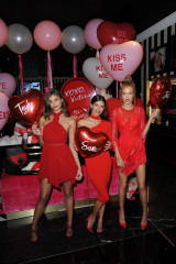 Taylor Hill – VS Valentine’s Day celebration in NY фото №938785