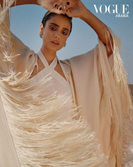Taylor Hill by Mazen Abusrour for Vogue Arabia (December 2021) фото №1331061