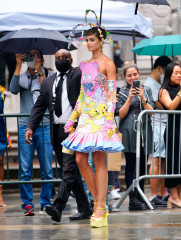 Taylor Hill - Moschino S/S 2022 Runway Show at NYFW 09/09/2021 фото №1309862