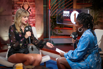 Taylor Swift - BBC Radio 1 Live Lounge in London 09/02/2019 фото №1216408
