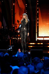 Taylor Swift - Rock & Roll Hall Of Fame Induction Ceremony 10/30/2021 фото №1319383