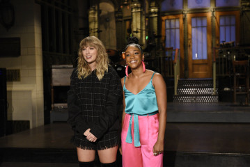 Taylor Swift at SNL 11/11/2017 фото №1011531