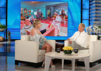 Taylor Swift - The Ellen Degeneres Show 05/14/2019 фото №1174458