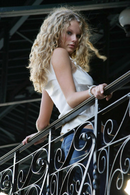 Taylor Swift - Andrew Orth Photoshoot in Avalon, New Jersey (2004) фото №1285449