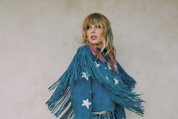 Taylor Swift - 'Lover' Photoshoot (2019) фото №1212664