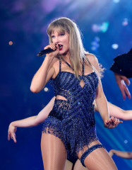 Taylor Swift – Performs at The Eras Tour November 2024 фото №1406155