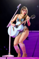 Taylor Swift – Performs at The Eras Tour in Toronto, November 2024 фото №1407135