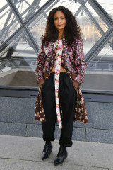 Thandie Newton-Louis Vuitton show during Paris Fashion Week фото №1150260
