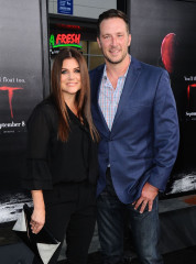 Tiffani Thiessen – “IT” Premiere in Los Angeles  фото №993092