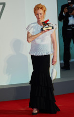 Tilda Swinton - Opening Ceremony - 77th Venice Film Festival | 02.09.2020 фото №1273278
