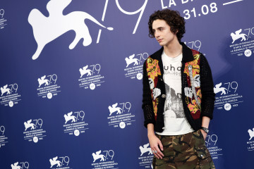 Timothée Chalamet - 'Bones and All' Photocall at 79th VIFF 09/02/2022 фото №1350212