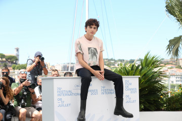 Timothée Chalamet - 'The French Dispatch' Photocall at 74th CFF 07/13/2021 фото №1344128