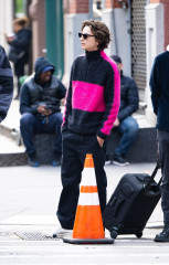 Timothée Chalamet - Chanel 'Bleu de Chanel' On Set in New York 04/19/2023 фото №1369078