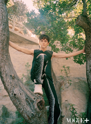 Timothée Chalamet by Lee Wei Swee for Vogue+ China (2021) фото №1356663