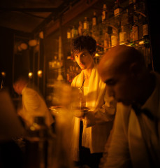 Timothée Chalamet by Greig Fraser for W Directors Issue (Bar Marmont, LA, 2025) фото №1412205