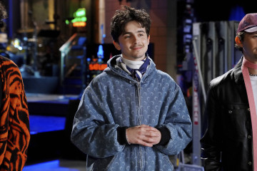Timothée Chalamet - SNL 50x12 'Timothée Chalamet' 01/21/2025 фото №1411685