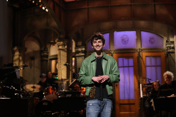 Timothée Chalamet - SNL, 50x12 Timothée Chalamet (New York 01/25/2025) фото №1411519