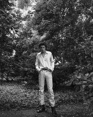 Timothée Chalamet - Julian Ungano Photoshoot in Central Park, NY 09/30/2023 фото №1379865