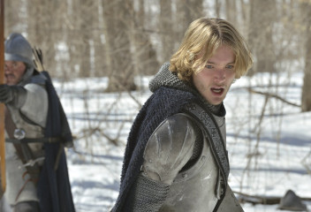 Toby Regbo  фото №737343