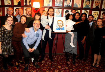 Tom Hiddleston - With Caricature for 'Betrayal' Broadway Performance NY 12/05/19 фото №1236619
