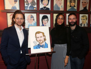 Tom Hiddleston - With Caricature for 'Betrayal' Broadway Performance NY 12/05/19 фото №1236620