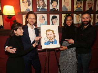 Tom Hiddleston - With Caricature for 'Betrayal' Broadway Performance NY 12/05/19 фото №1236626