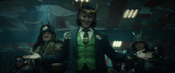 Tom Hiddleston - Loki (2021) фото №1295673