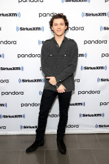 Tom Holland-SiriusXM's Town Hall With The Cast Of Spider-Man фото №1327938