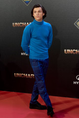 Tom Holland-'Uncharted' Madrid Premiere фото №1336761