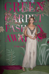 Toni Garrn – Green Carpet Fashion Awards in Milan фото №1242553