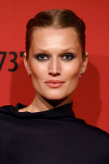 Toni Garrn - 2023 ARMANI Beauty X Harper's Bazaar Dinner in Berlin  фото №1365606