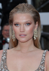 Toni Garrn - A Star Wars Story premiere during the 71st Cannes Film Festival фото №1171817