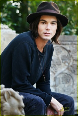 Tyler Blackburn фото №811617