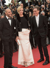 Uma Thurman – ‘Loveless’ Premiere at 70th Cannes Film Festival фото №966439