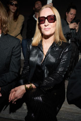 Uma Thurman - Tom Ford Fashion Show in Milan  фото №1389448