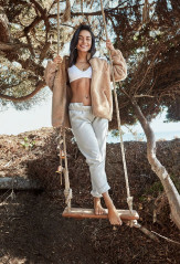 Vanessa Hudgens – Women’s Health Magazine December 2018 фото №1118019