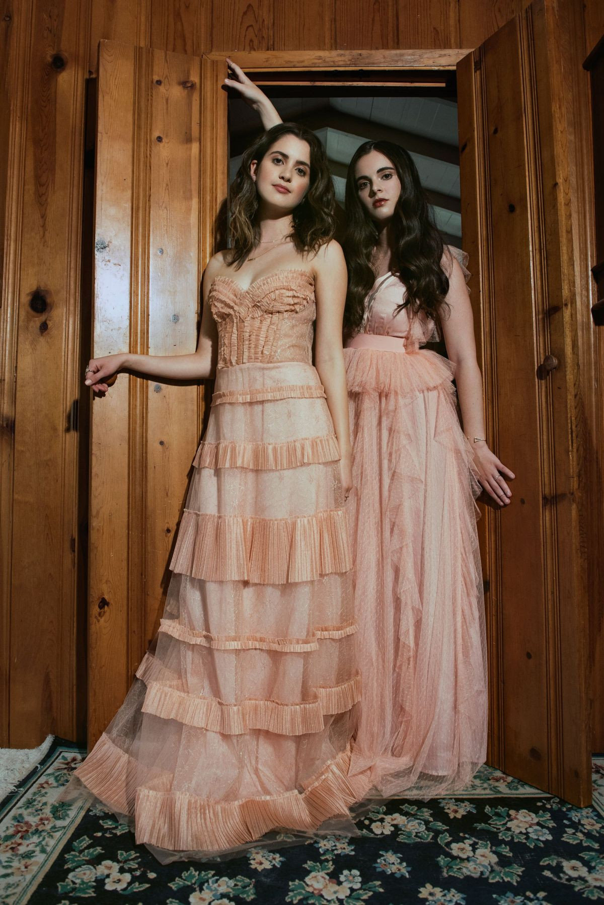 Ванесса Марано - Vanessa Marano фото №1210339 - LAURA and VANESSA