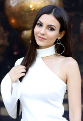 Victoria Justice – The Zoe Report’s 4th Annual ZOEasis at the Coachella фото №1061856