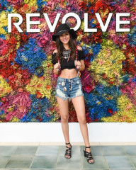 Victoria Justice – REVOLVE Festival at Coachella in Palm Springs  фото №956410