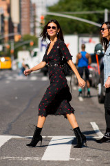 Victoria Justice Street Fashion – NYC  фото №1104819