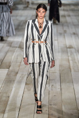 Alexander McQueen Spring/Summer 2020 Fashion Show in Paris фото №1224463