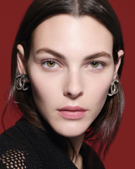 Vittoria Ceretti for N°1 DE CHANEL new cream campaign 2025 фото №1409791