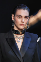 Vittoria Ceretti - Alexander Mcqueen Autumn/Winter 2019 Fashion Show in Paris фото №1176235