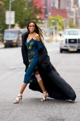 Winnie Harlow – Out in New York City фото №1113130