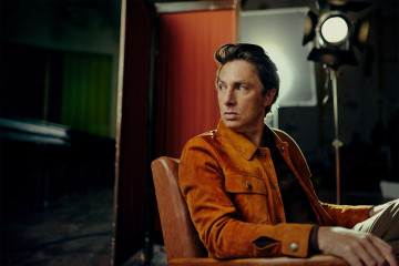 Zach Braff by Tomo Brejc for Mr Porter || Nov 2020 фото №1281641