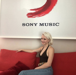 Zara Larsson – Sony Music Italy (2018) фото №1137392